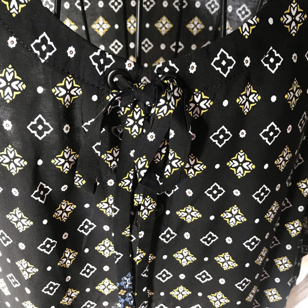 Luz Claiborne black sleeveless tunic - Picture 2 of 8